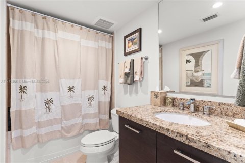 Купить кондоминиум в Бей-Харбор-Айлендс, Флорида 4 спальни, 253.44м2, № 1969697 - фото 23