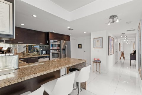 Купить кондоминиум в Бей-Харбор-Айлендс, Флорида 4 спальни, 253.44м2, № 1969697 - фото 10