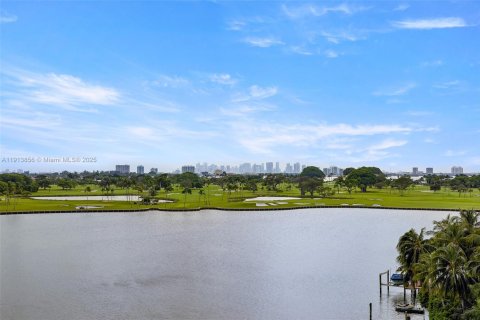 Купить кондоминиум в Бей-Харбор-Айлендс, Флорида 4 спальни, 253.44м2, № 1969697 - фото 17