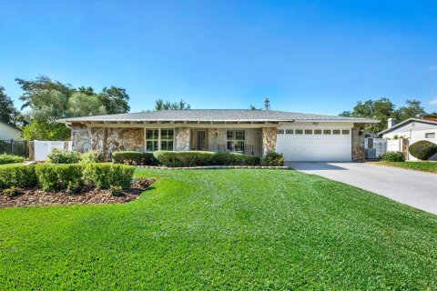 House in Tampa, Florida 4 bedrooms, 221.85 sq.m. № 2112698