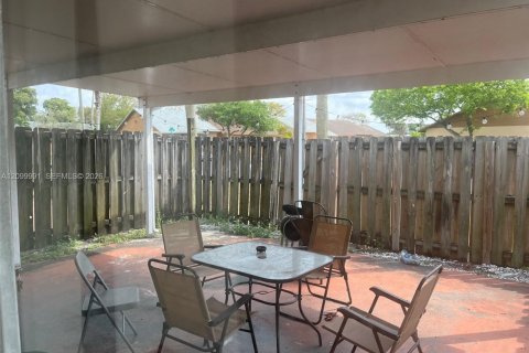 Touwnhouse à louer à Hialeah, Floride: 3 chambres, 101.54 m2 № 2397940 - photo 13