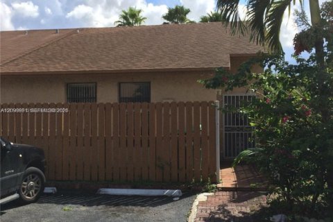 Touwnhouse à Hialeah, Floride 3 chambres, 101.54 m2 № 2397940