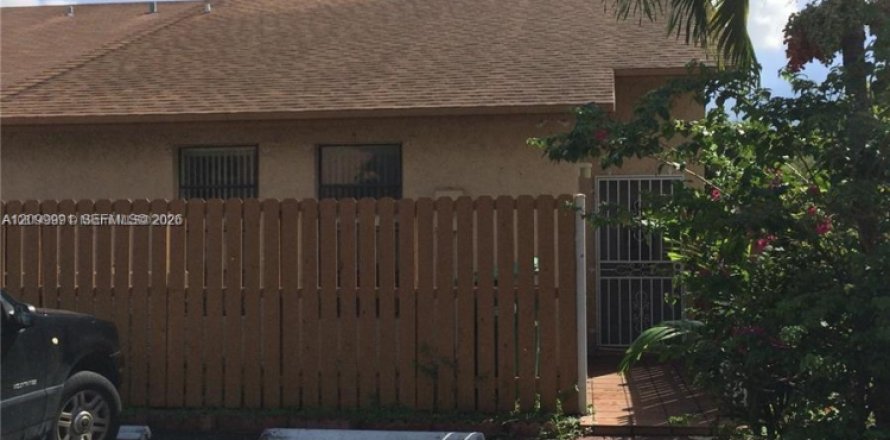 Touwnhouse à Hialeah, Floride 3 chambres, 101.54 m2 № 2397940