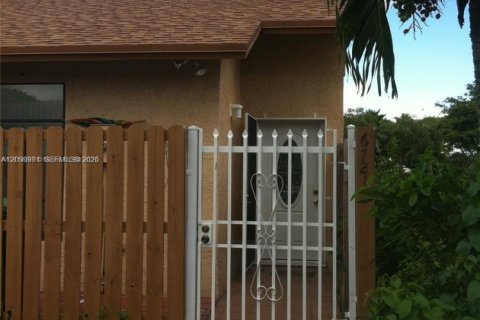 Touwnhouse à louer à Hialeah, Floride: 3 chambres, 101.54 m2 № 2397940 - photo 3