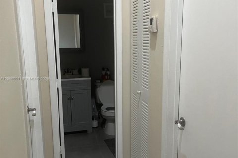 Touwnhouse à louer à Hialeah, Floride: 3 chambres, 101.54 m2 № 2397940 - photo 7