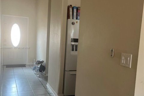 Touwnhouse à louer à Hialeah, Floride: 3 chambres, 101.54 m2 № 2397940 - photo 11