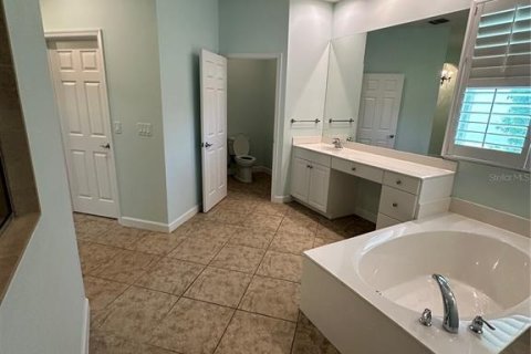 House in Vero Beach, Florida 3 bedrooms, 205.87 sq.m. № 1885545 - photo 12