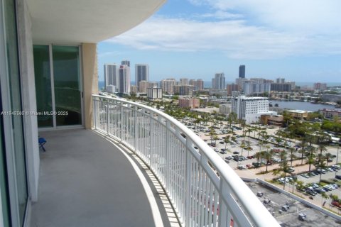 Condo in Hallandale Beach, Florida, 2 bedrooms  № 1865658 - photo 15