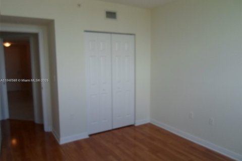 Condo in Hallandale Beach, Florida, 2 bedrooms  № 1865658 - photo 3