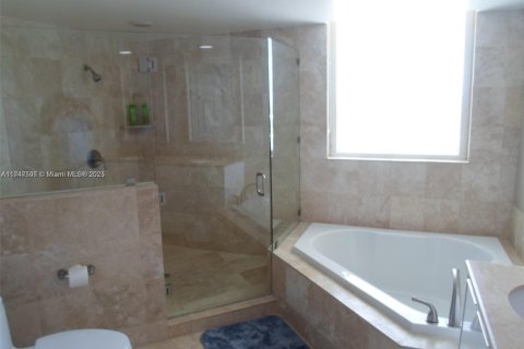 Condo in Hallandale Beach, Florida, 2 bedrooms  № 1865658 - photo 16