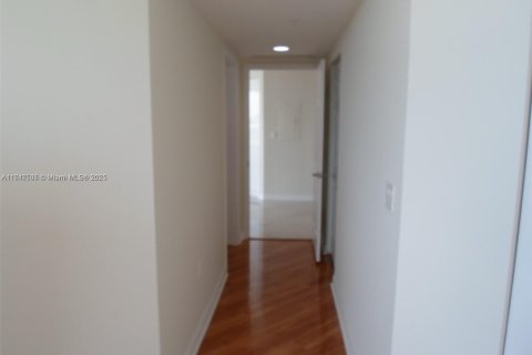 Condo in Hallandale Beach, Florida, 2 bedrooms  № 1865658 - photo 23