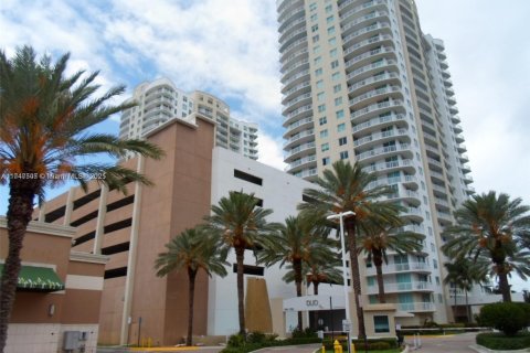 Condo in Hallandale Beach, Florida, 2 bedrooms  № 1865658 - photo 26