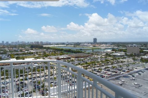 Condo in Hallandale Beach, Florida, 2 bedrooms  № 1865658 - photo 13