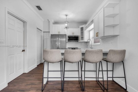 Townhouse in Miramar, Florida 3 bedrooms, 157.93 sq.m. № 2069047 - photo 7