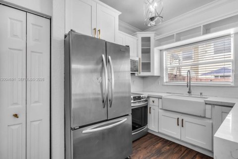 Townhouse in Miramar, Florida 3 bedrooms, 157.93 sq.m. № 2069047 - photo 9