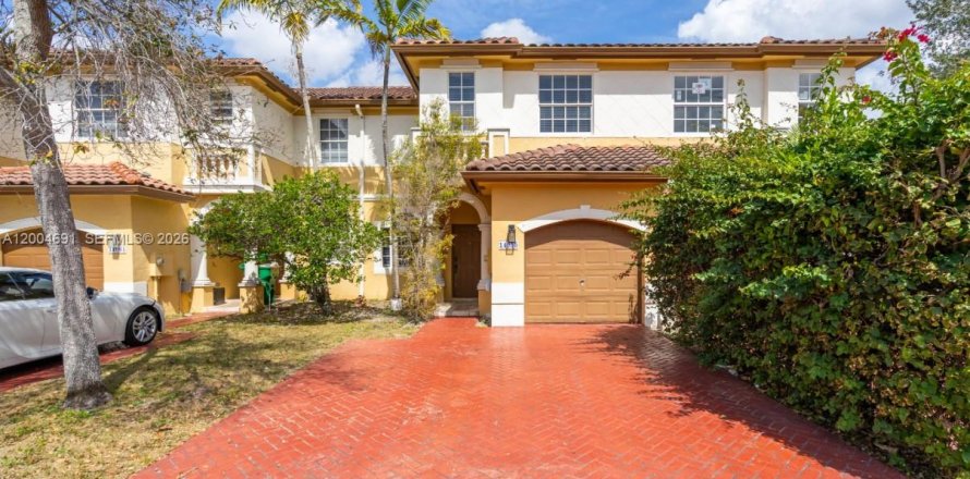 Townhouse in Miramar, Florida 3 bedrooms, 157.93 sq.m. № 2069047