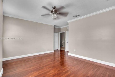 Townhouse in Miramar, Florida 3 bedrooms, 157.93 sq.m. № 2069047 - photo 12