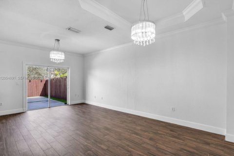 Townhouse in Miramar, Florida 3 bedrooms, 157.93 sq.m. № 2069047 - photo 4