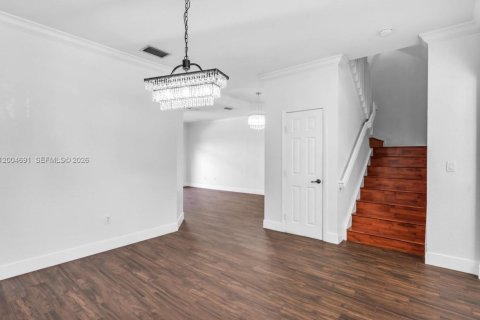 Townhouse in Miramar, Florida 3 bedrooms, 157.93 sq.m. № 2069047 - photo 3