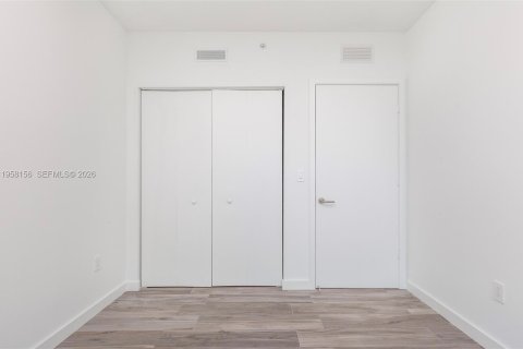 Снять в аренду кондоминиум в Майами, Флорида 3 спальни, 119.01м2, № 2153609 - фото 10