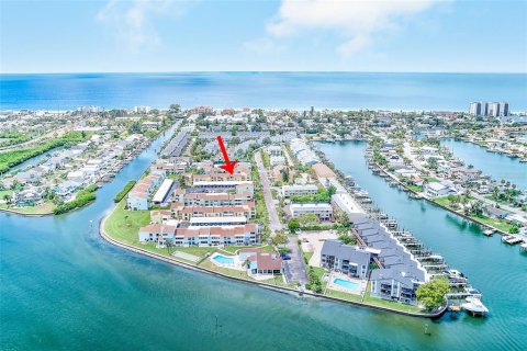 Condo in Indian Rocks Beach, Florida, 2 bedrooms № 2369672