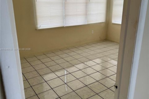 Снять в аренду квартиру в Бей-Харбор-Айлендс, Флорида 2 спальни, 88.26м2, № 2002311 - фото 6