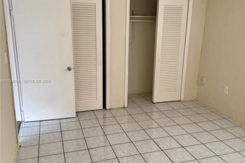 Снять в аренду квартиру в Бей-Харбор-Айлендс, Флорида 2 спальни, 88.26м2, № 2002311 - фото 5