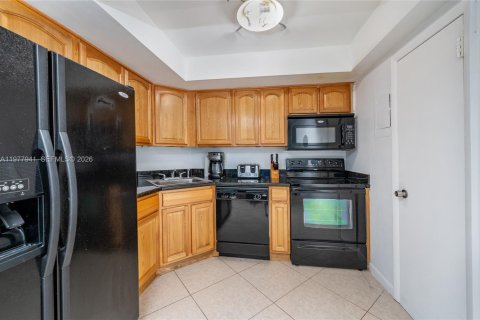 Купить кондоминиум в Халландейл-Бич, Флорида 1 спальня, 77.48м2, № 2042534 - фото 12