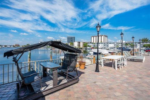 Купить кондоминиум в Халландейл-Бич, Флорида 1 спальня, 77.48м2, № 2042534 - фото 28