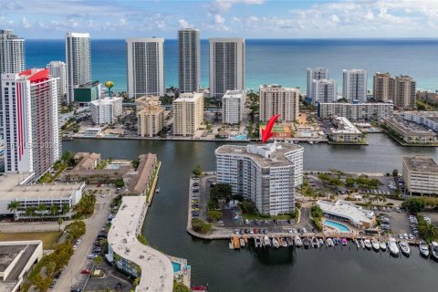 Купить кондоминиум в Халландейл-Бич, Флорида 1 спальня, 77.48м2, № 2042534 - фото 5