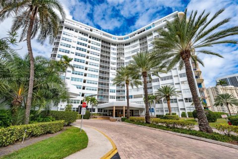 Кондоминиум с 1 спальней в Халландейл-Бич, Флорида № 2042534