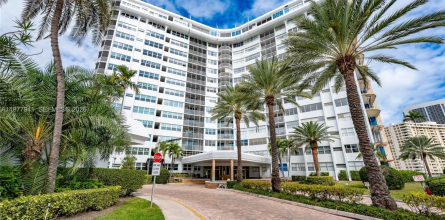 Кондоминиум с 1 спальней в Халландейл-Бич, Флорида № 2042534