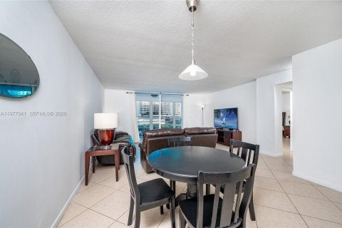 Купить кондоминиум в Халландейл-Бич, Флорида 1 спальня, 77.48м2, № 2042534 - фото 10