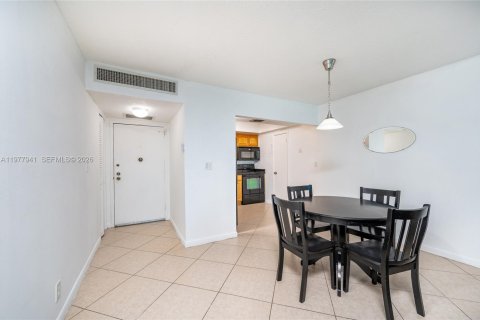 Купить кондоминиум в Халландейл-Бич, Флорида 1 спальня, 77.48м2, № 2042534 - фото 14