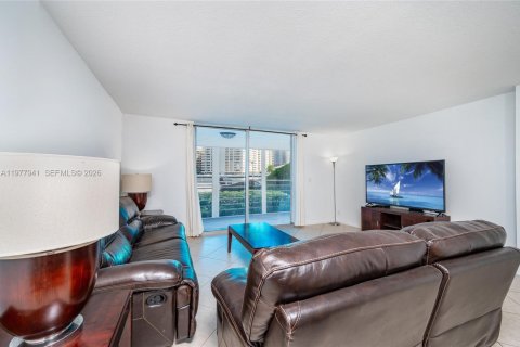 Купить кондоминиум в Халландейл-Бич, Флорида 1 спальня, 77.48м2, № 2042534 - фото 9