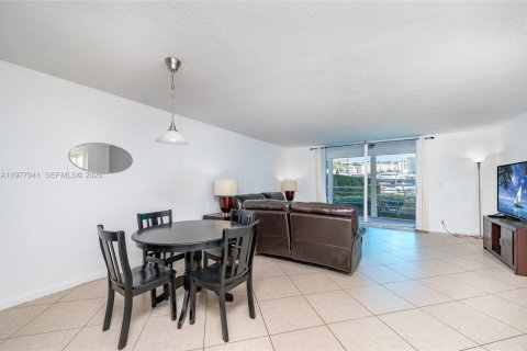 Купить кондоминиум в Халландейл-Бич, Флорида 1 спальня, 77.48м2, № 2042534 - фото 11