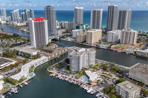 Купить кондоминиум в Халландейл-Бич, Флорида 1 спальня, 77.48м2, № 2042534 - фото 7