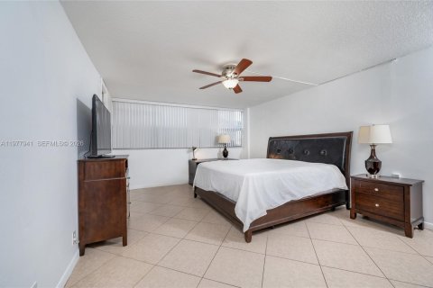 Купить кондоминиум в Халландейл-Бич, Флорида 1 спальня, 77.48м2, № 2042534 - фото 20