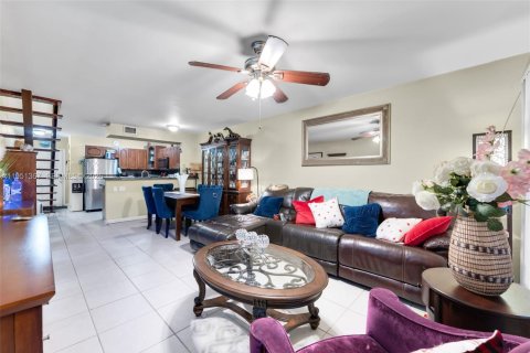 Copropriété à vendre à Palmetto Bay, Floride: 2 chambres, 123.56 m2 № 2009621 - photo 3