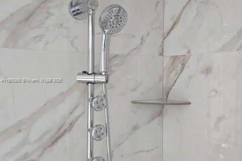 Condominio en alquiler en Aventura, Florida, 2 dormitorios, 122.82 m2 № 2013134 - foto 18