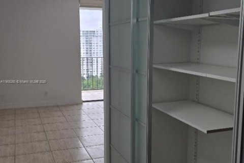 Condominio en alquiler en Aventura, Florida, 2 dormitorios, 122.82 m2 № 2013134 - foto 9