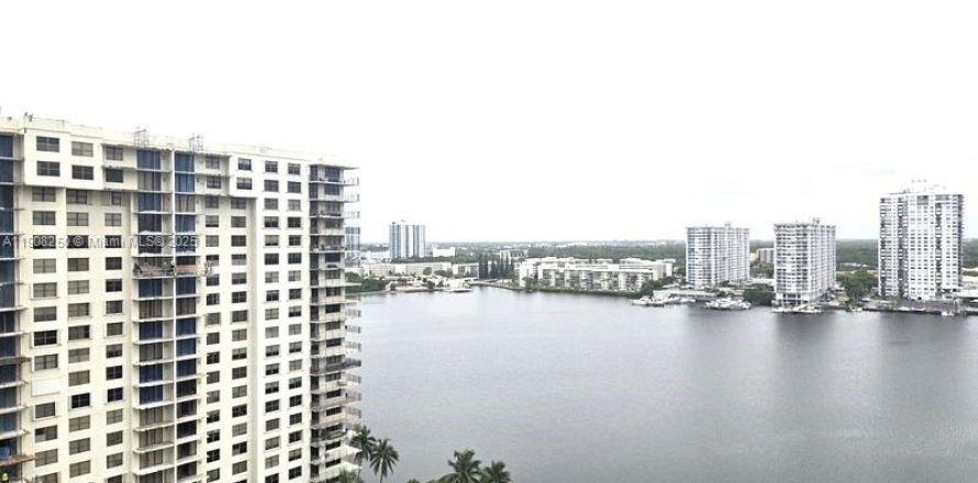 Condominio en Aventura, Florida, 2 dormitorios  № 2013134