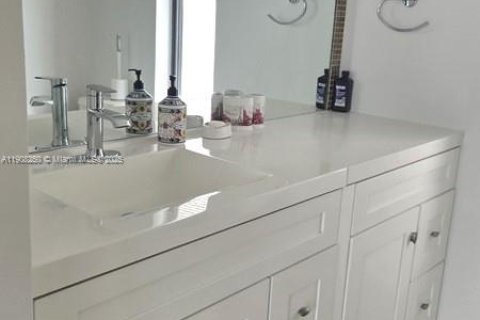Condominio en alquiler en Aventura, Florida, 2 dormitorios, 122.82 m2 № 2013134 - foto 17
