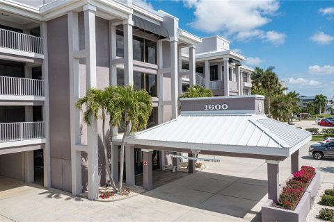 Copropriété à vendre à Punta Gorda, Floride: 3 chambres, 204.38 m2 № 2093731 - photo 2