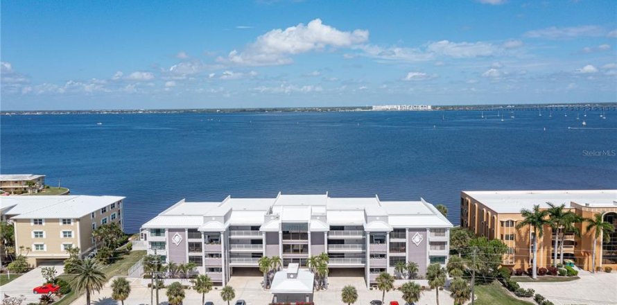 Condo à Punta Gorda, Floride, 3 chambres  № 2093731