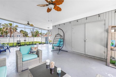 House in Saint Pete Beach, Florida 3 bedrooms, 128.21 sq.m. № 1831289 - photo 3