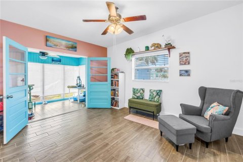 House in Saint Pete Beach, Florida 3 bedrooms, 128.21 sq.m. № 1831289 - photo 23