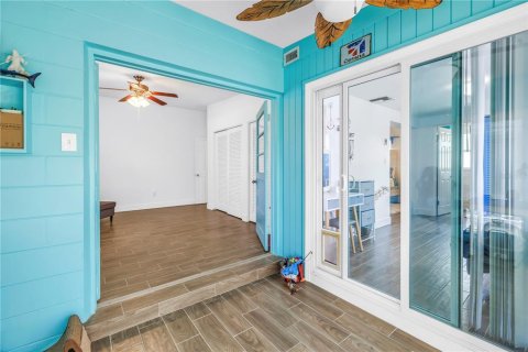 House in Saint Pete Beach, Florida 3 bedrooms, 128.21 sq.m. № 1831289 - photo 19