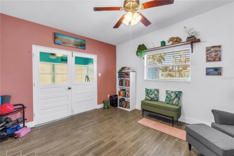 House in Saint Pete Beach, Florida 3 bedrooms, 128.21 sq.m. № 1831289 - photo 21