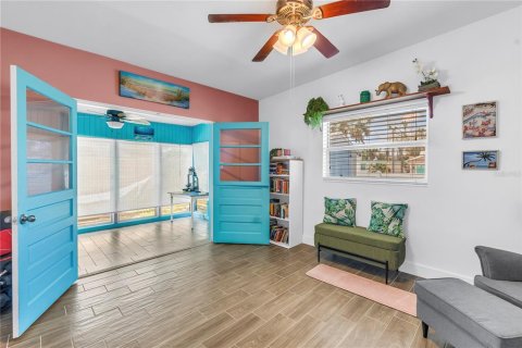 House in Saint Pete Beach, Florida 3 bedrooms, 128.21 sq.m. № 1831289 - photo 20